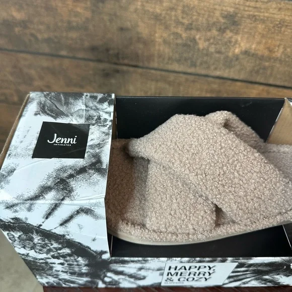 Jenni Intimates - Macy's Soft and cozy house slippers size Medium (7-8) NIB - Picture 3 of 5